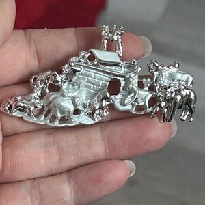 4/$100 DANECRAFT Noah arc animal brooch 🦒